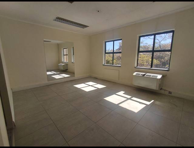 146M² OFFICE TO LET IN BRYANSTON